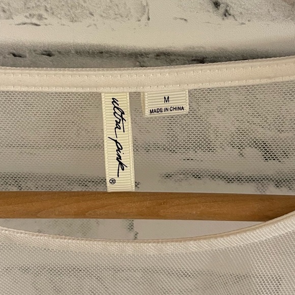 NWOT Women’s Ultra Pink white sheer crochet top with h attached tank top Medium - Picture 3 of 4